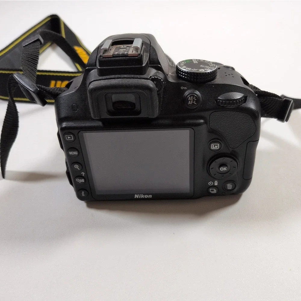 Nikon D3300 Digital SLR Camera Black 18-55mm VR II Lens Kit Bundle 24.2MP